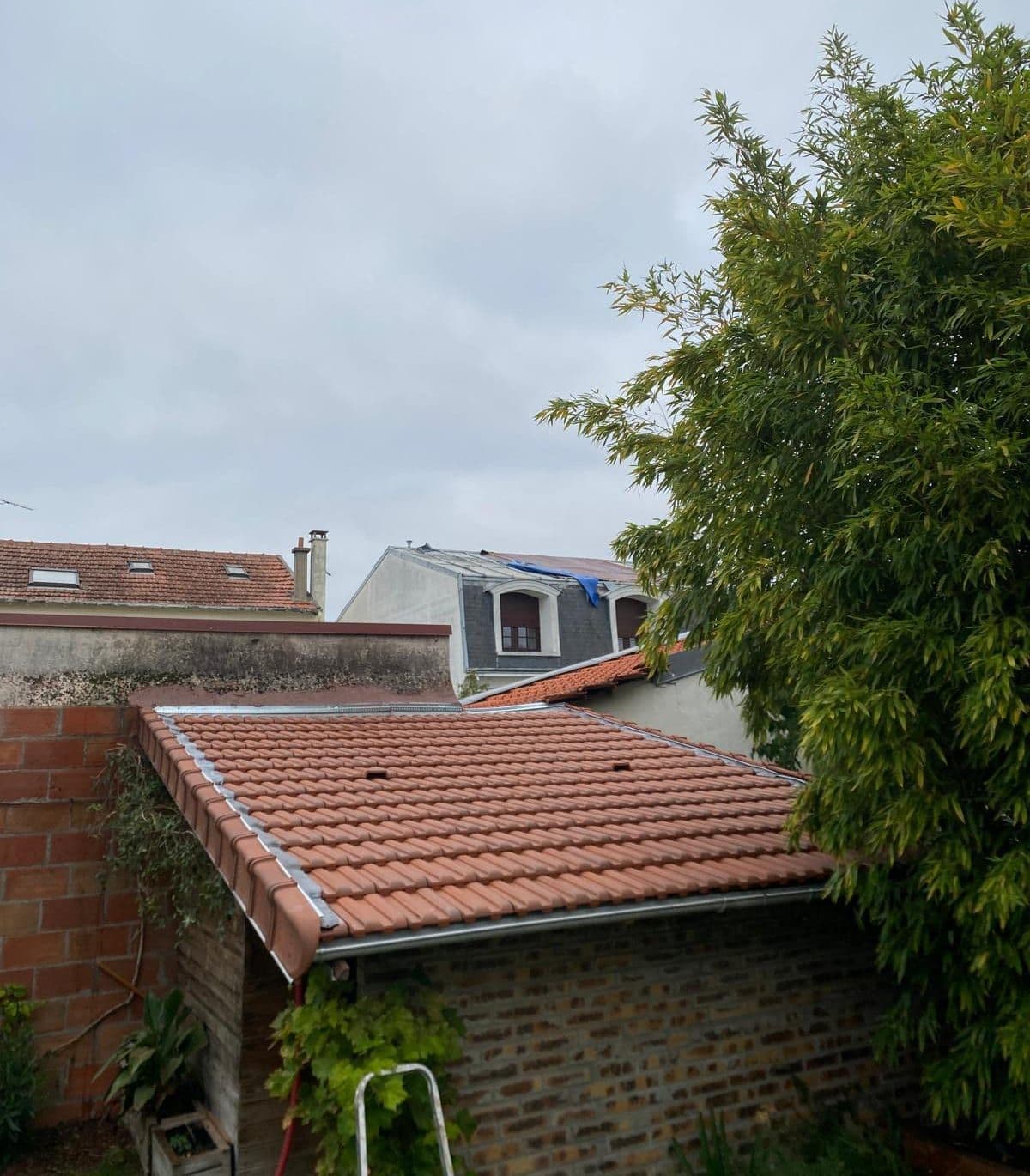 Remplacement de tuile cassée ou d'ardoise en Essonne · Halnais Toiture & Rénovation