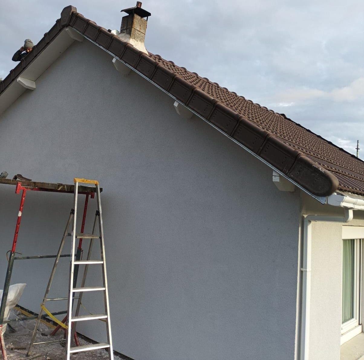 Pose d'une gouttière zinc sur pignon de pavillon, Palaiseau