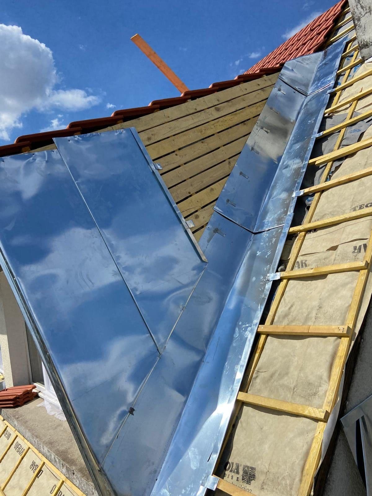 Noue zinc neuve entre deux versants sur pavillon, Draveil