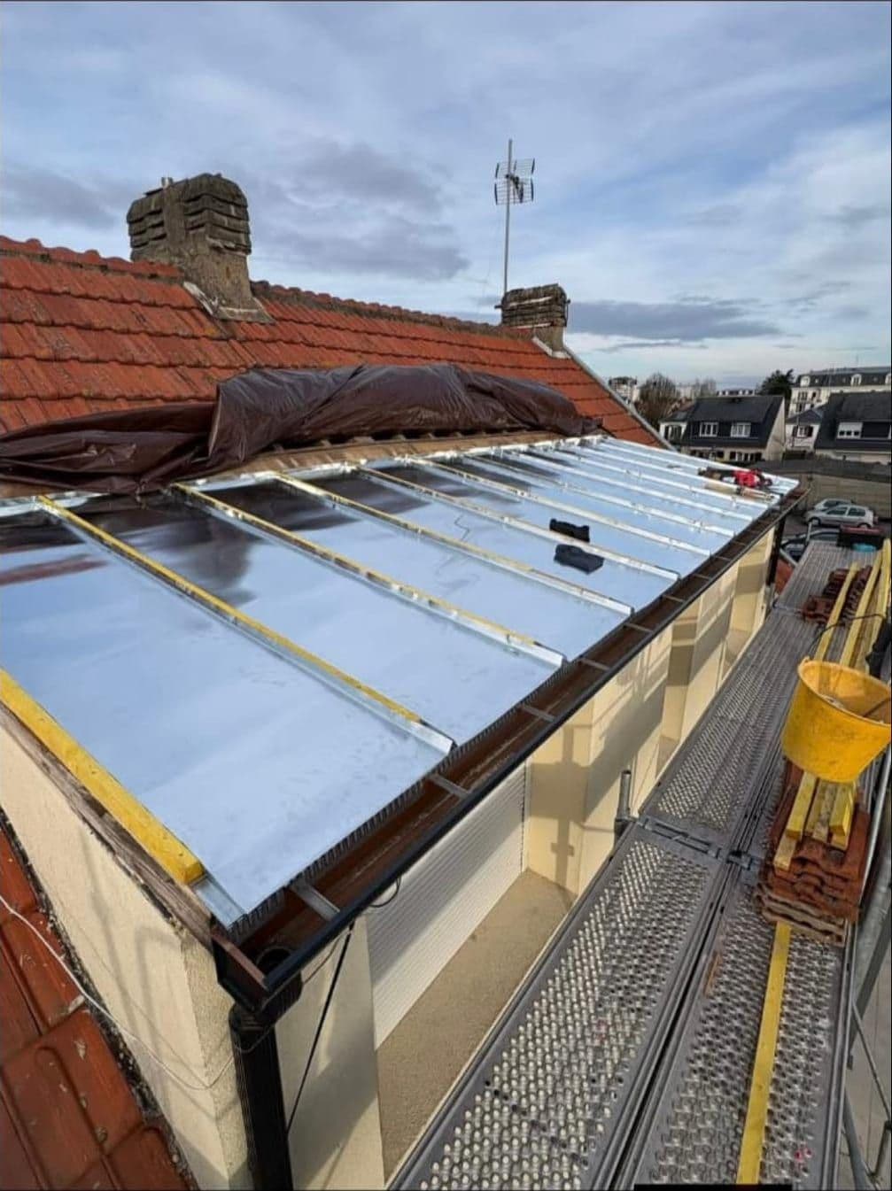 Pose de couverture zinc sur isolation sarking, chantier premium à Corbeil-Essonnes